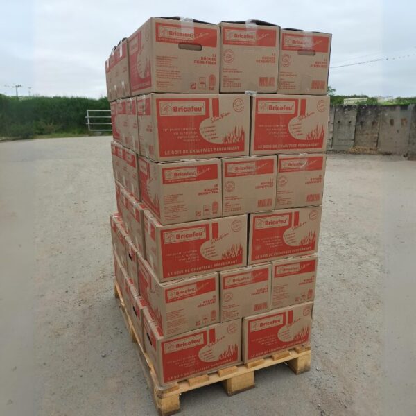 Bûches compressées Bricafeu en palette – 54 cartons de 15 bûches